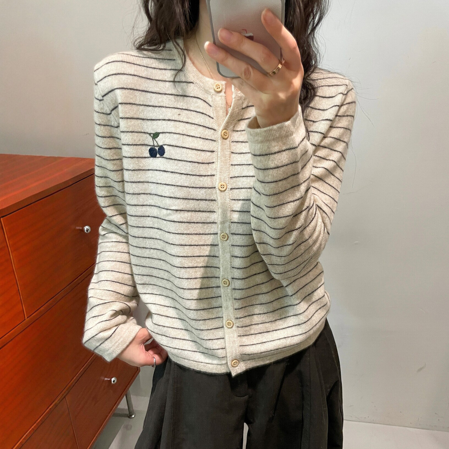 樱桃刺绣条纹桑蚕丝羊绒针织开衫
