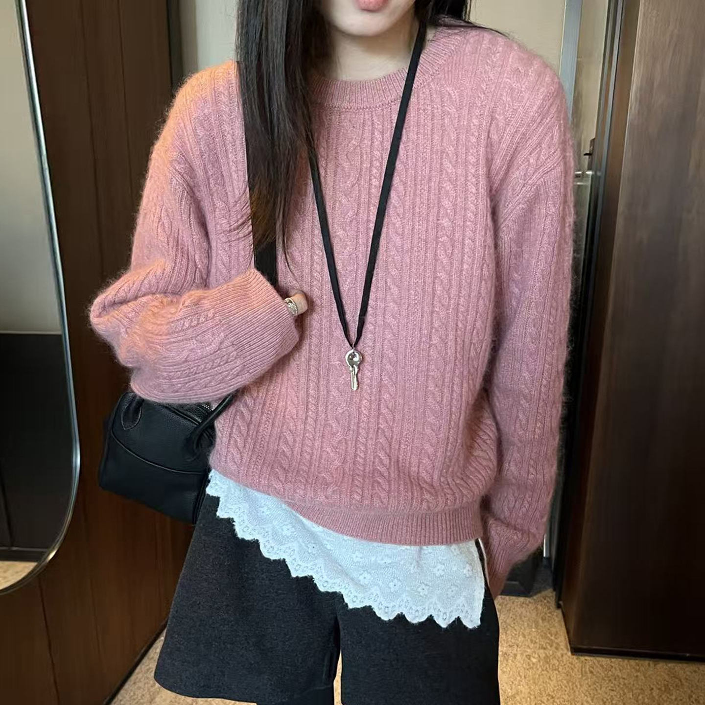 贴标麻花纹浣熊绒针织衫女欧洲站