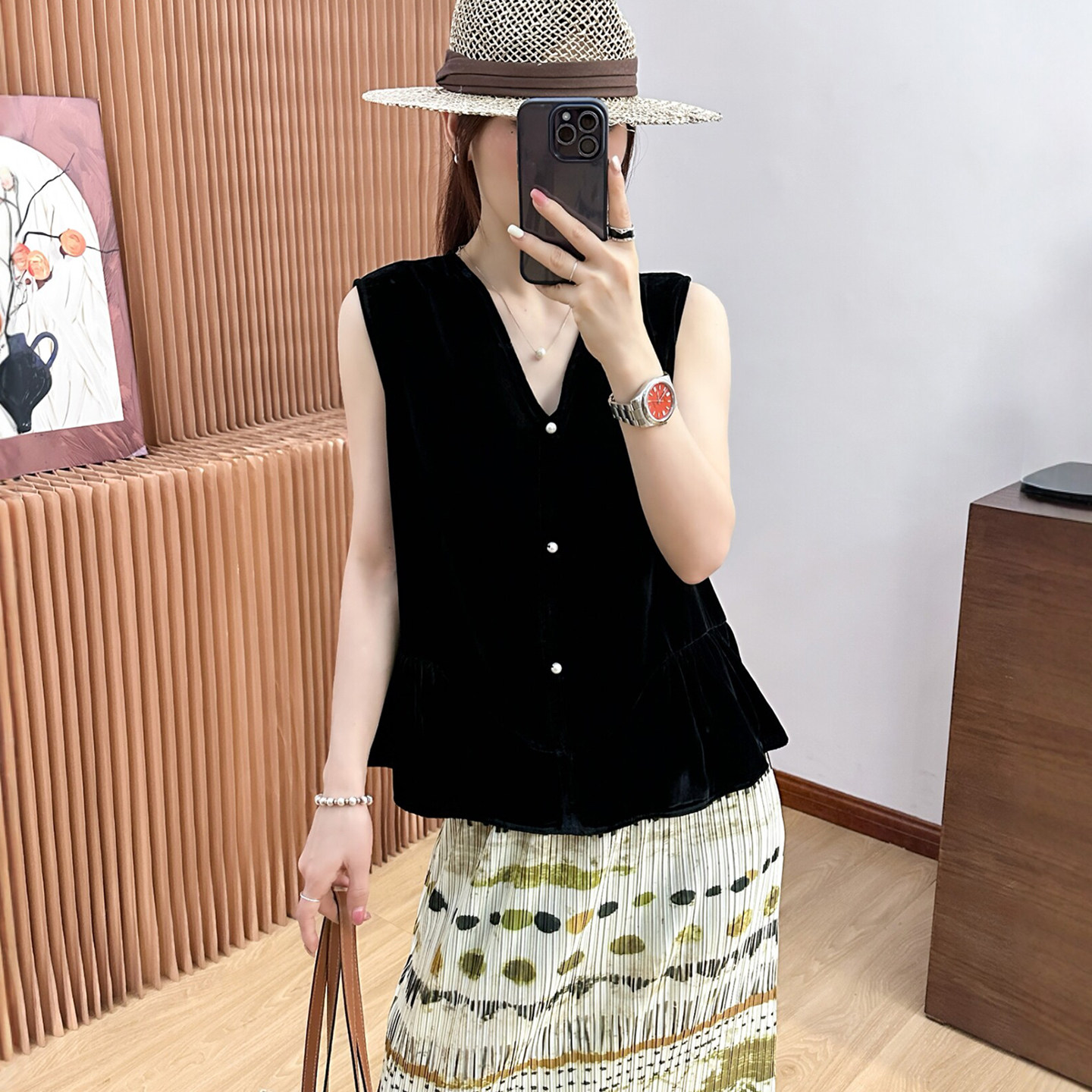 金丝绒V领荷叶边衬衫女欧洲站2026夏季新款欧货女装无袖娃娃衫潮
