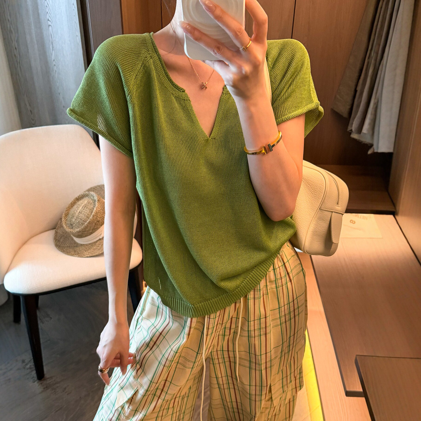 小飞袖卷边V领冰丝针织衫女欧货