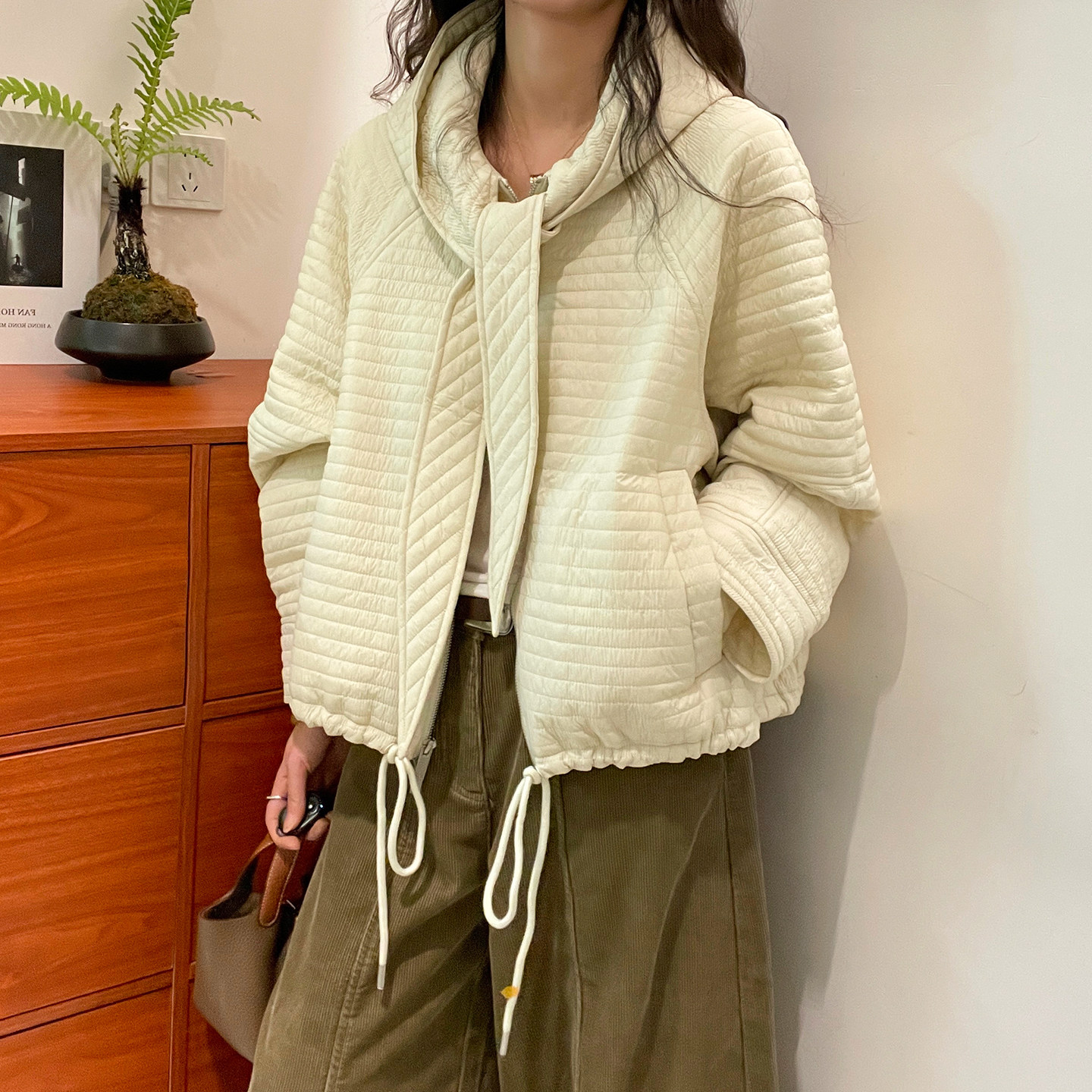 下摆抽绳压格加棉短外套女欧洲站