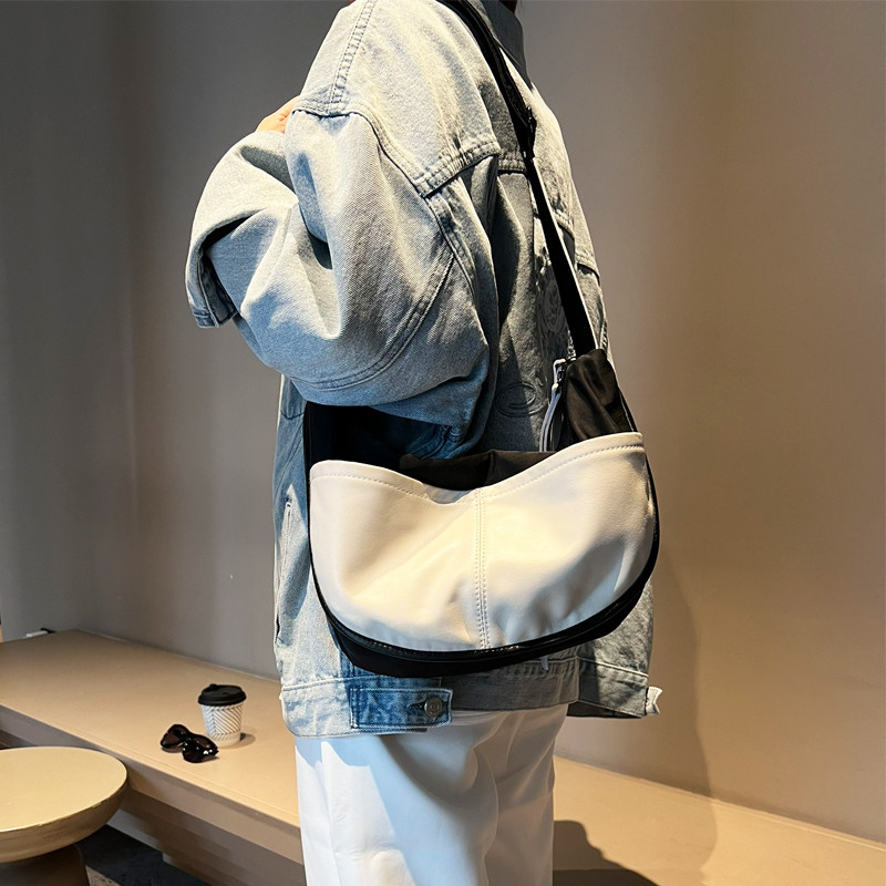 防水牛津纺配小羊皮真皮单肩包饺子包水饺包斜挎包2024新款女包潮