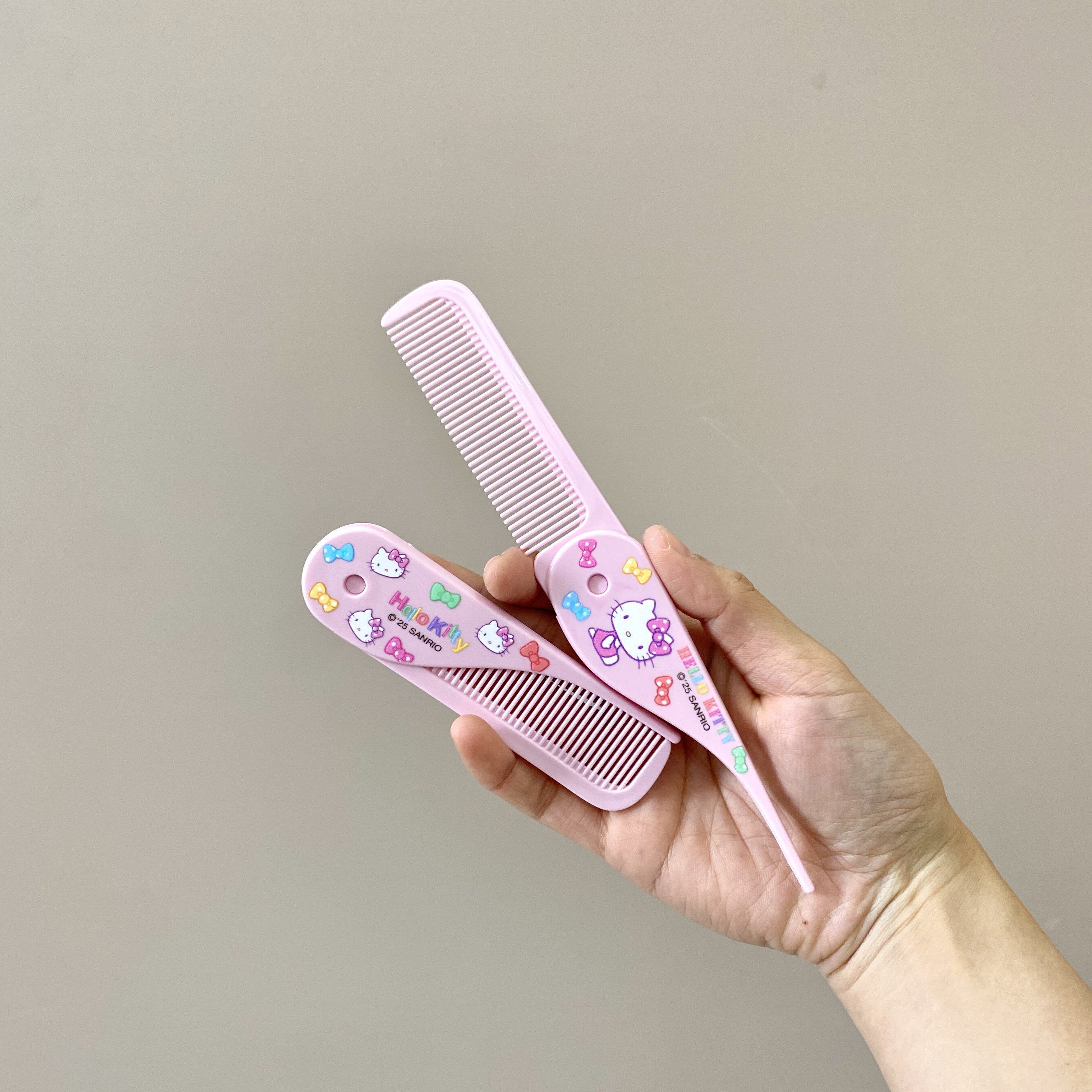 正版HelloKitty折叠梳子女生外出随身刘海梳可爱卡通小号儿童便携