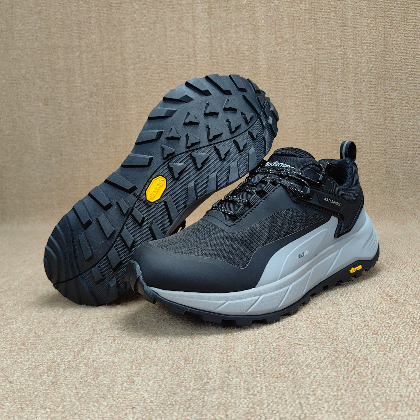 德国高端黄金V底耐磨全地形防滑 户外驱蚊全防水外贸男徒步登山鞋