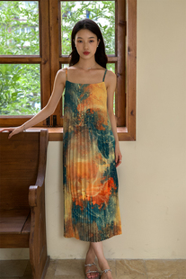 敦煌晕染独家授权合作款度假风压皱吊带连衣裙套头宽松慵懒女小众