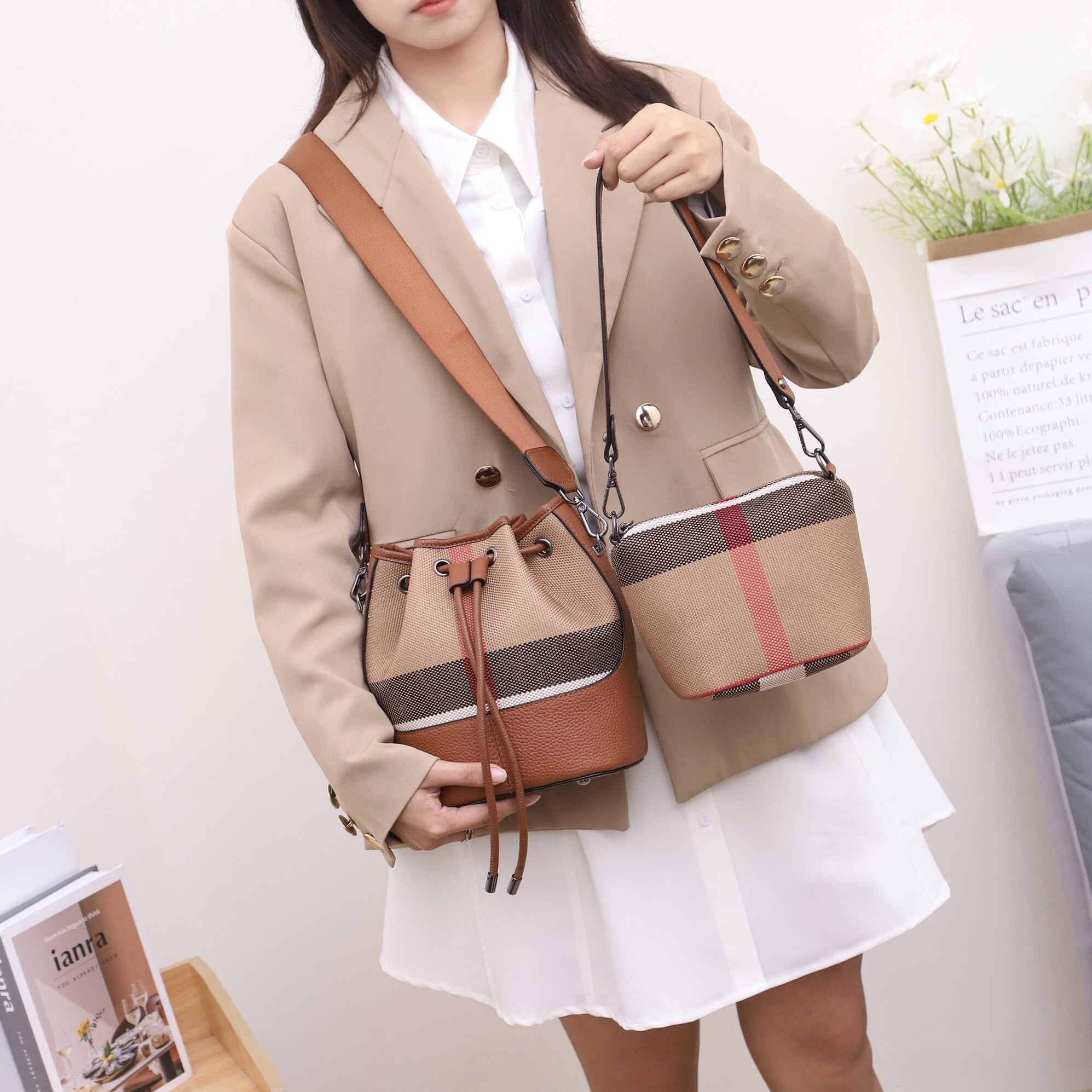2025新款女包头层牛皮配帆布时尚水桶包手提单肩斜挎包真皮格子包