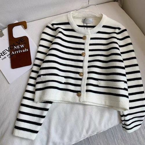 Korean version of the contrasting color striped knitted cardigan jacket new small loose casual lazy wind short top