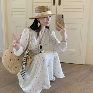 金苏一 亚麻小碎花长裙女2026春夏韩版白色v领长袖收腰连衣裙潮