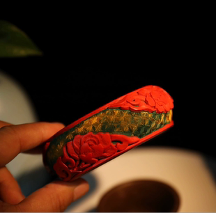 剔红三彩手镯,铜胎纯手工雕漆雕刻套三色手镯,剔红花卉雕漆手镯