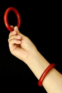 创汇铜胎圆棍厚素漆老雕漆手镯,漆色暗红,54、55、56、57圈口