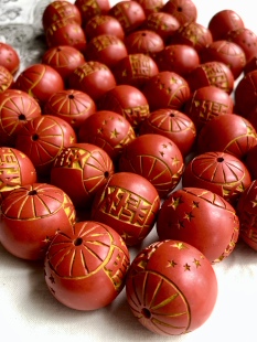 老北京正宗雕漆3.3厘米剔红剔黄双色大珠子 八十年代的老雕漆珠子