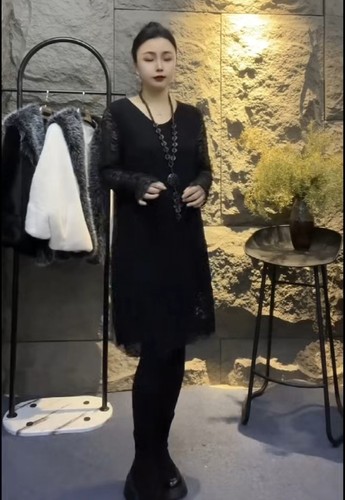 贵妃专属V领名媛镂空蕾丝中长款百搭时尚A版打底T裙8197