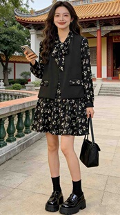 贵妃专属2026年法式 洋气两件套2606 气质轻熟风西服马甲碎花裙时尚