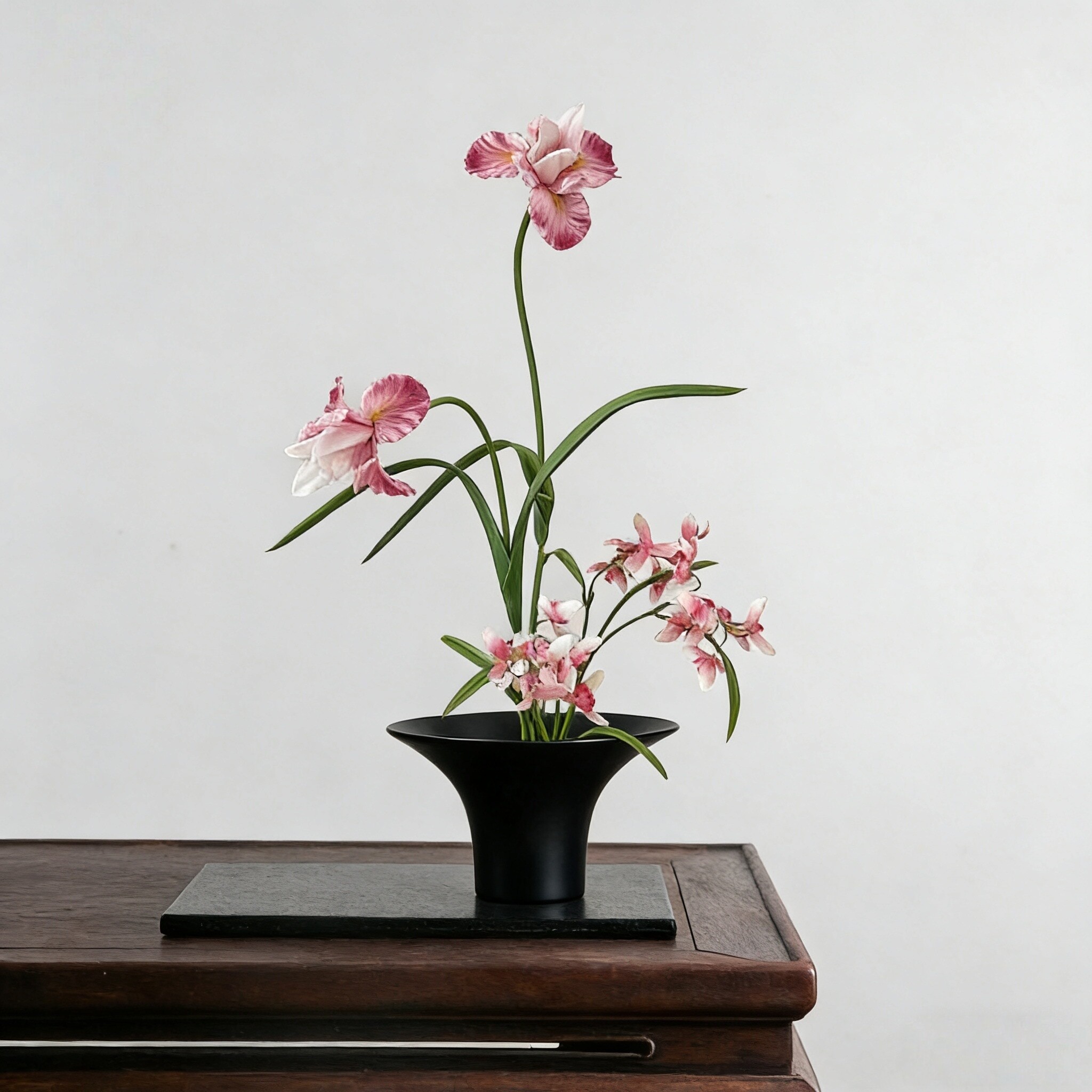 北欧风仿真鸢尾花陶瓷花盆桌面装饰花艺摆件创意艺术感盆栽花艺