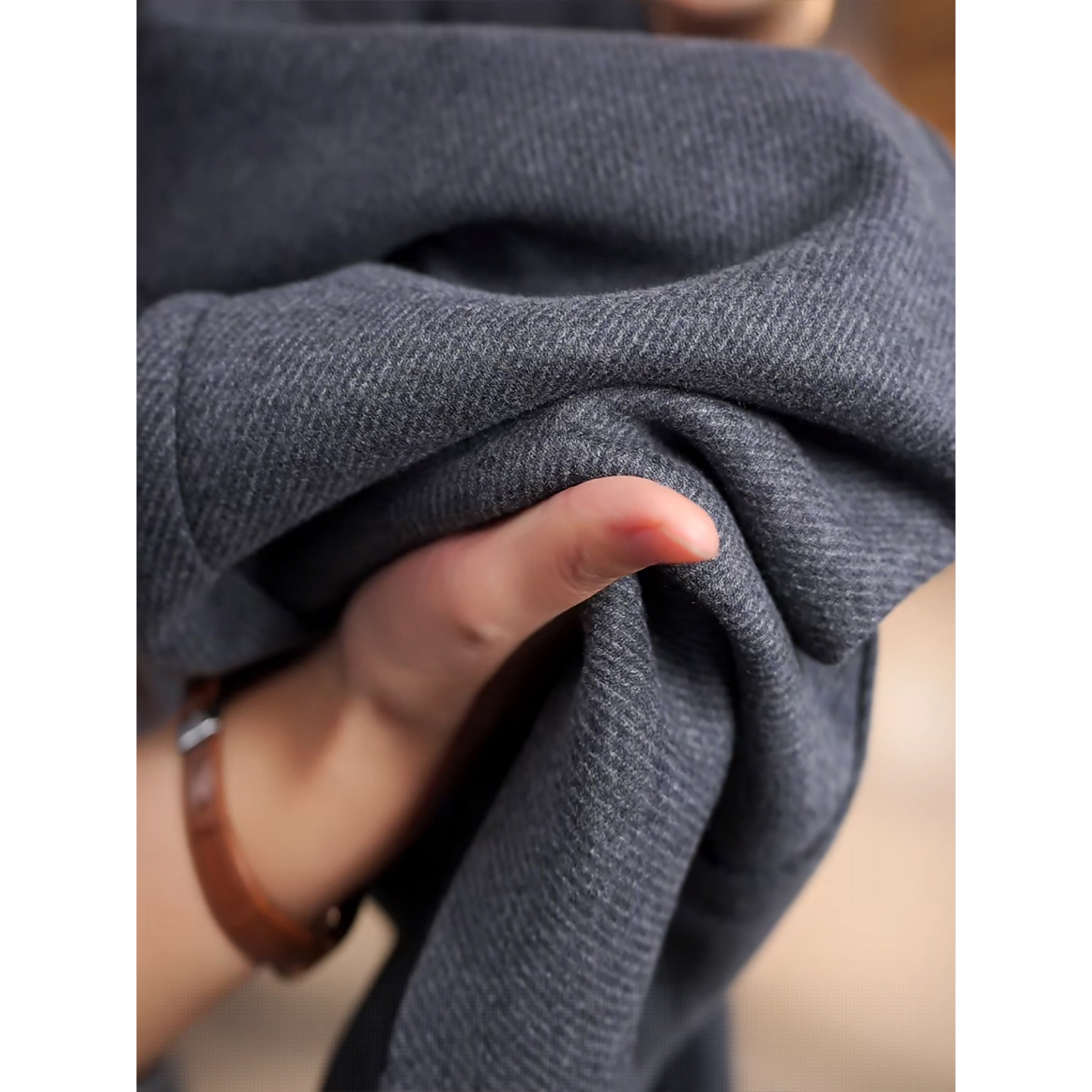 灰色垂感羊毛呢阔腿裤女2025年