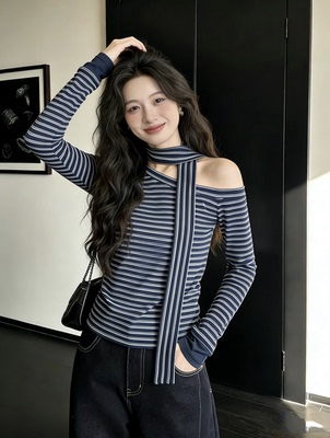 藏蓝色条纹露肩飘带长袖t恤女2026年早春修身显瘦内搭设计感上衣
