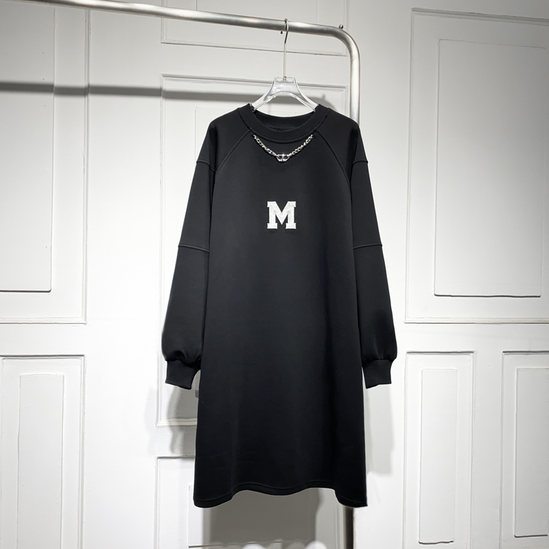 休闲黑色立体刺绣字母长袖连衣裙