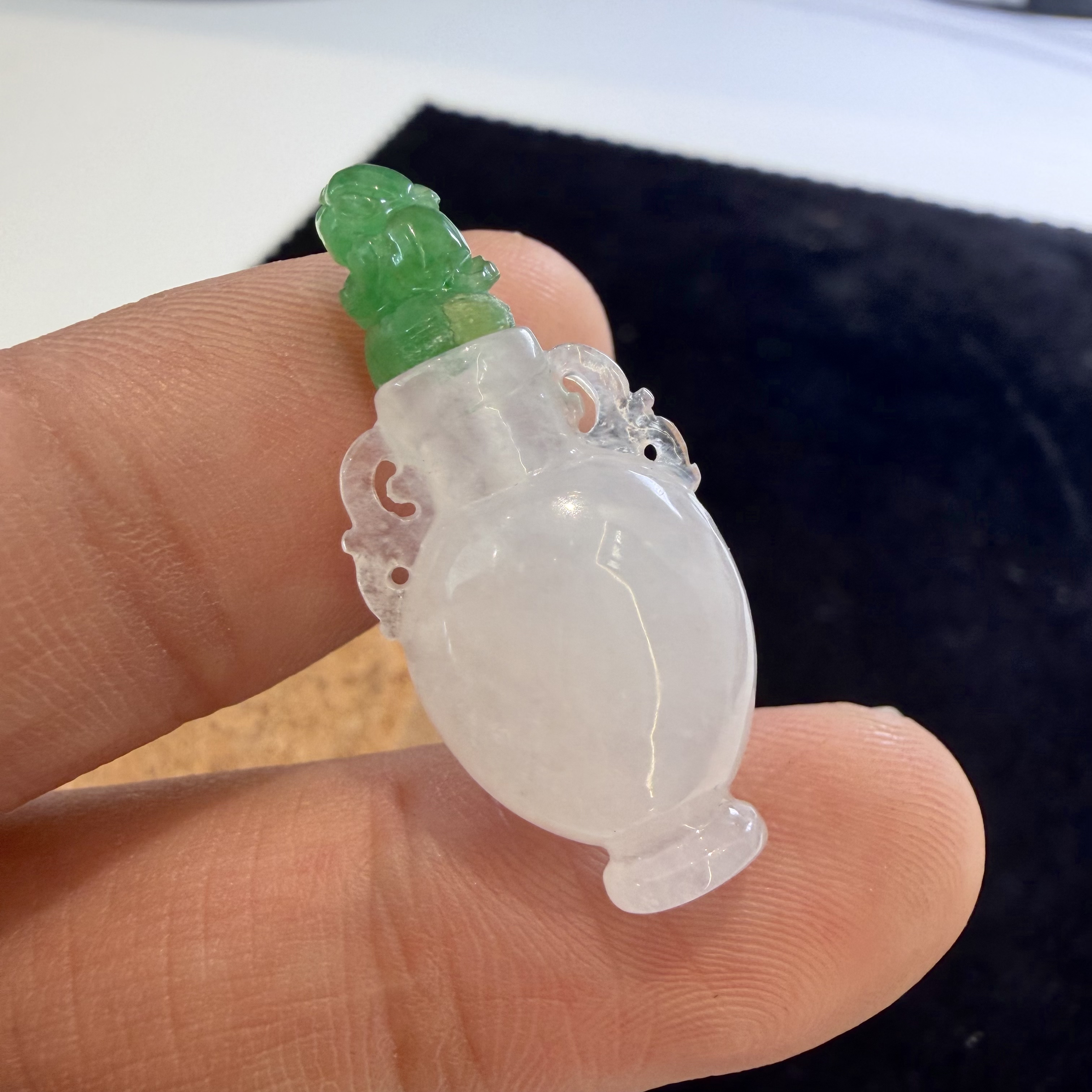 缅甸A货翡翠冰糯双色貔貅摆件