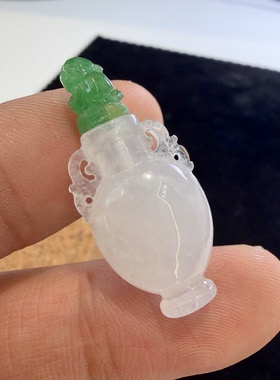 缅甸A货翡翠冰糯双色貔貅摆件