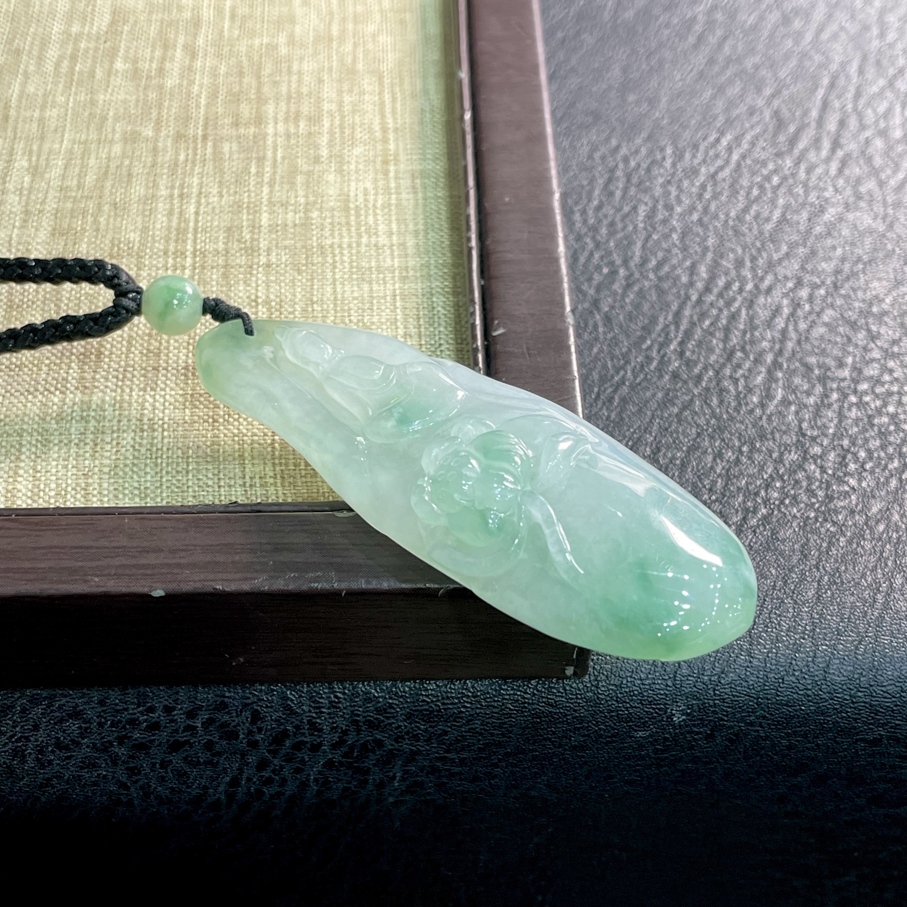 缅甸天然翡翠A货冰细糯种带绿翡翠莲花自在无相佛手把件挂件精品