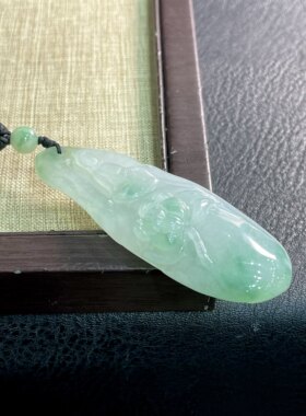 缅甸A货冰糯种飘绿无相佛挂件