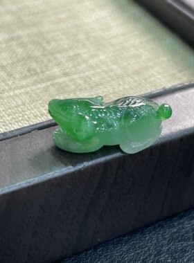缅甸翡翠A货冰细糯种生肖鼠