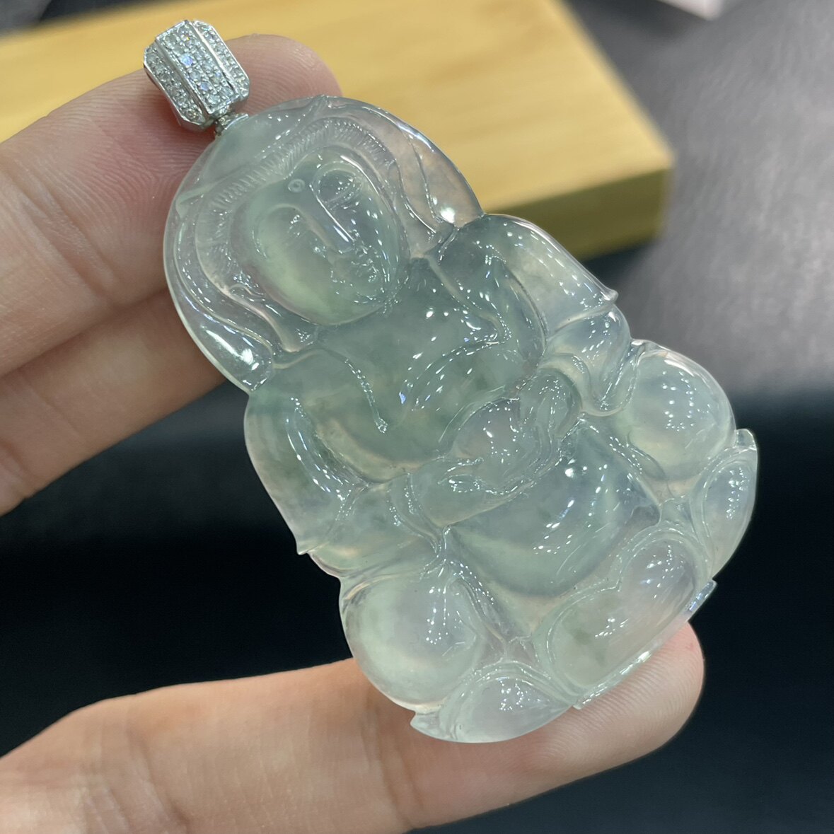 缅甸天然翡翠A货冰种晴绿底飘绿花18k金钻翡翠观音吊坠玉石挂件