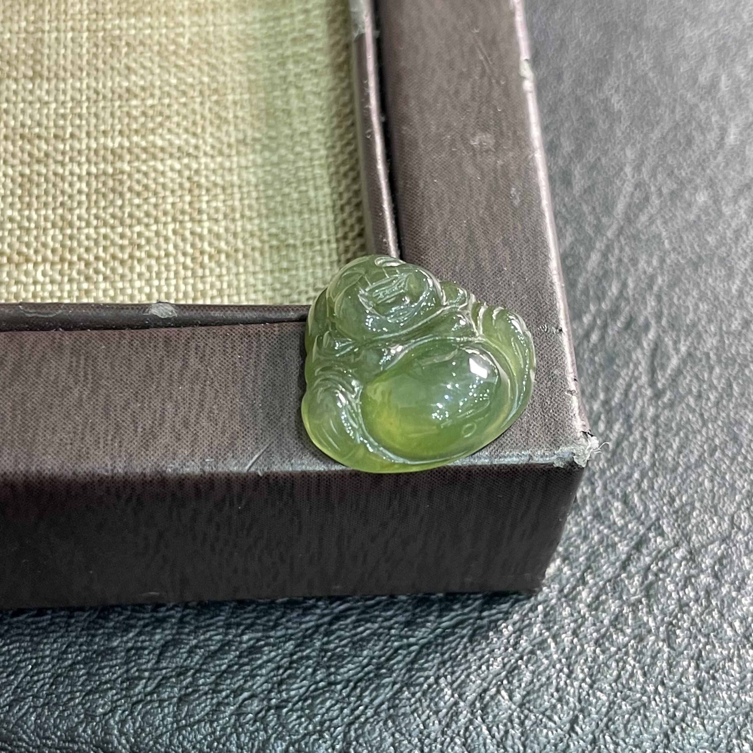 缅甸A货冰种满色翡翠佛公