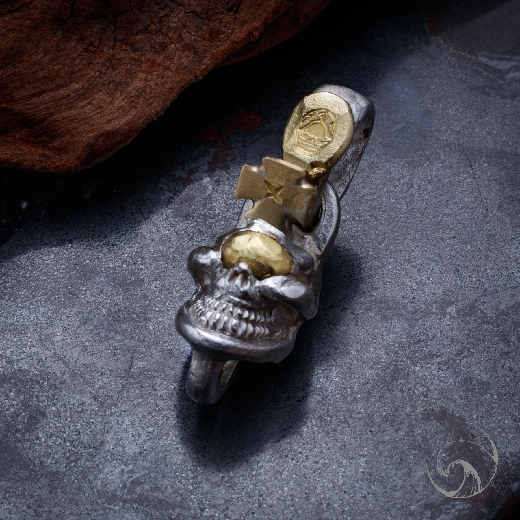 国内现货高山隆点金独眼骷髅吊坠