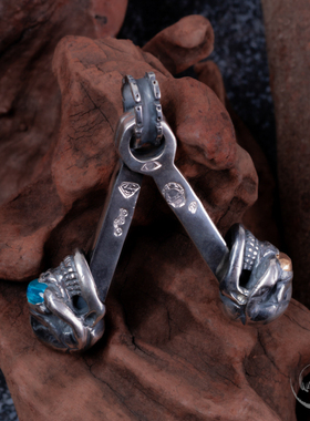 高山隆托帕石眼金眼双头骷髅活塞吊坠 stoplight挂饰美式机车项链