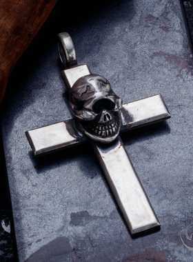 高山隆空眼骷髅头十字架stoplight挂饰银饰美式机车项链