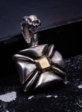 高山隆点金十字玛雅小骷髅头吊坠 stoplight挂饰美式机车项链