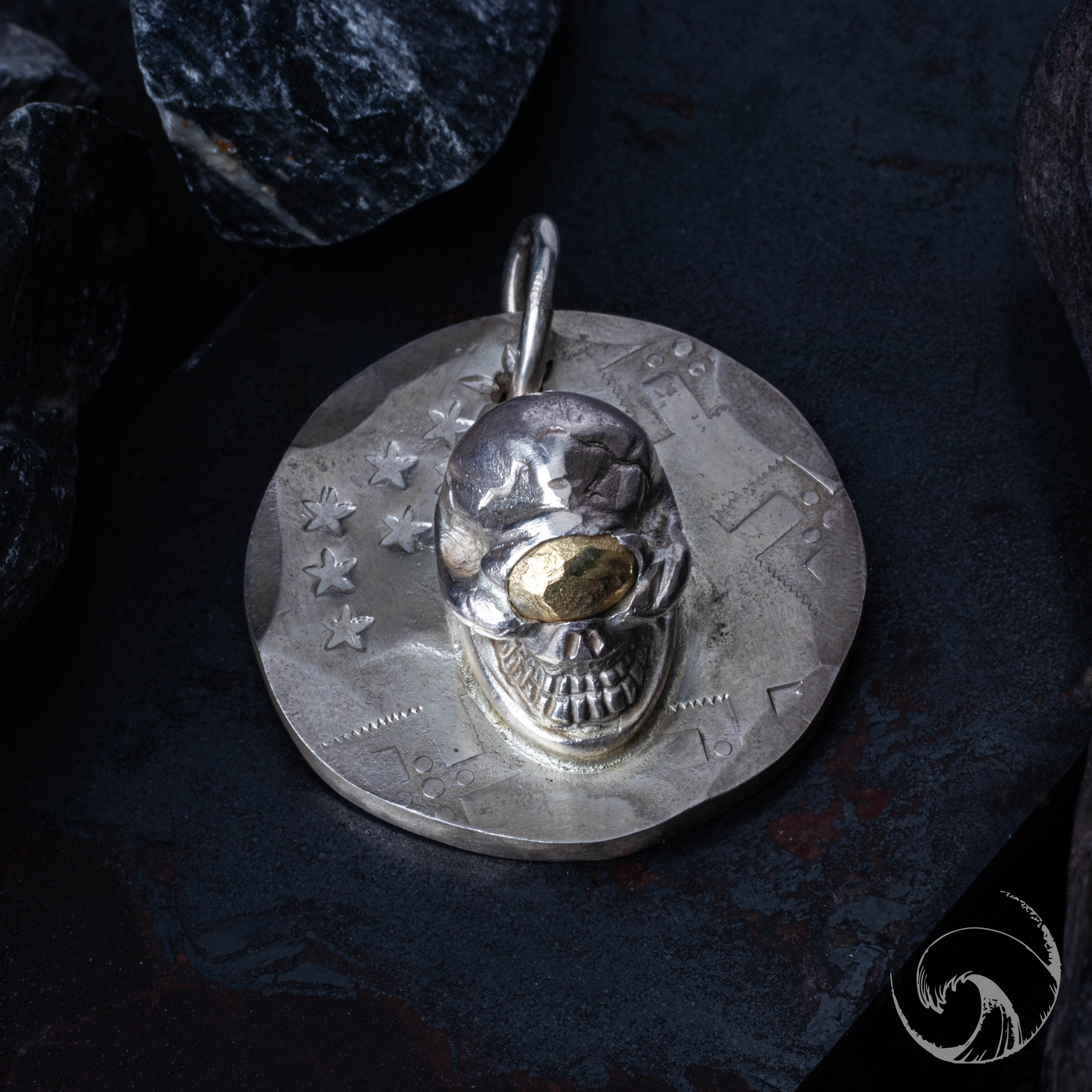 国内现货高山隆骷髅银饼刻印吊坠