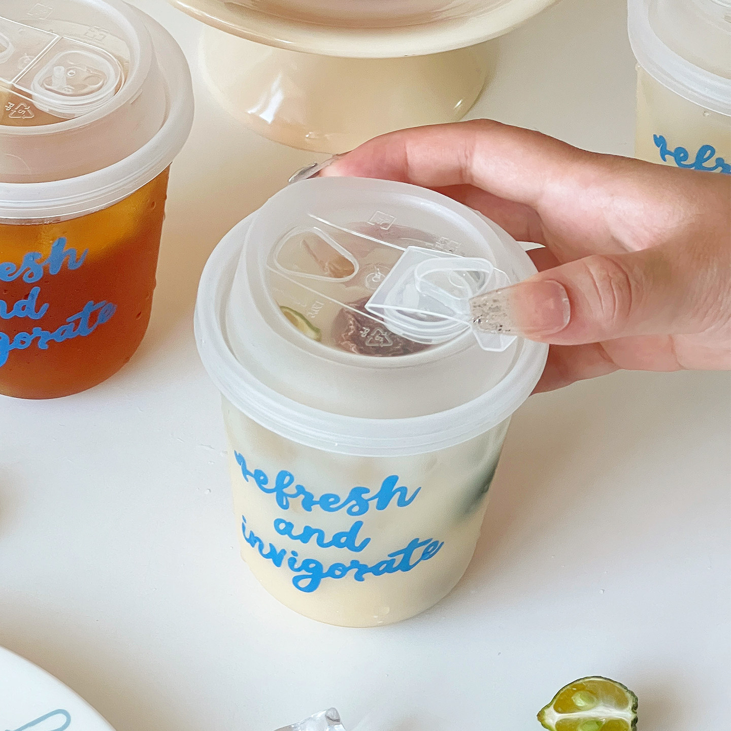 一次性咖啡杯子带盖奶茶食品级外出携带商用高档精致外卖饮品塑料