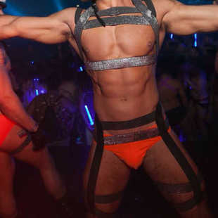 潮男士 胸带健身胸肌显大肩带高弹彩虹夜店表演派对