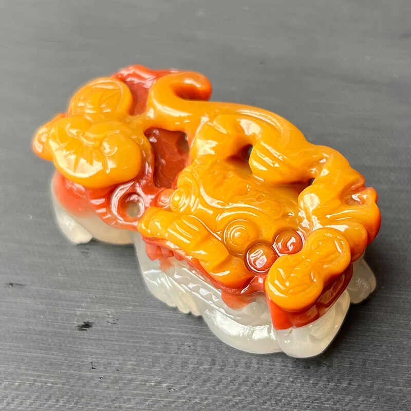 云南纯天然黄龙玉霸王貔貅招财进宝配证书挂件手把件