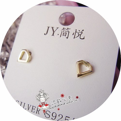 925银镂空宝石精致小巧风耳钉