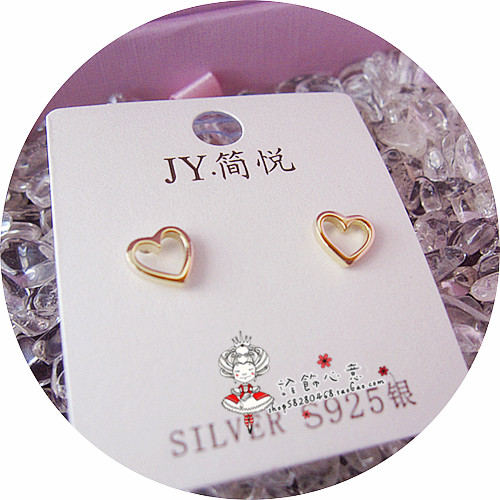 925银镂空桃心形精致小巧风耳钉