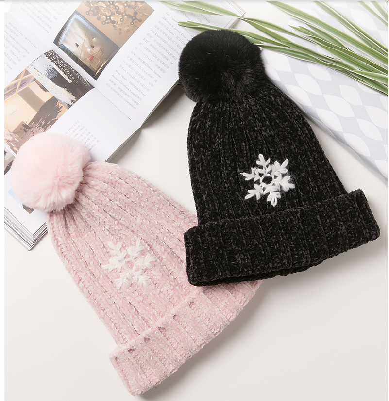 Cute keep warm woolen winter knitted hat for students, with snowflakes