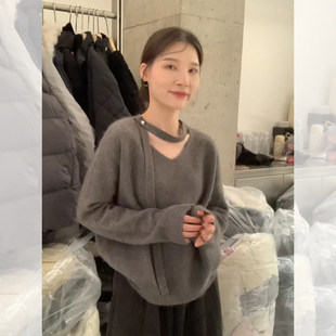 韩系灰色V领飘带针织打底衫女秋冬季慵懒高级感毛衣内搭宽松上衣