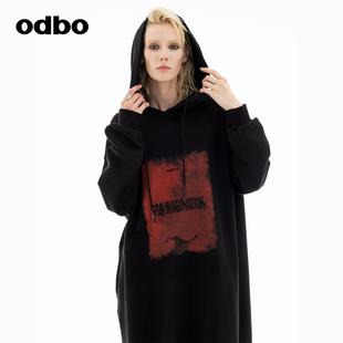 新款 设计感印花连衣裙子女2025秋季 连帽中长裙 欧迪比欧时尚 odbo