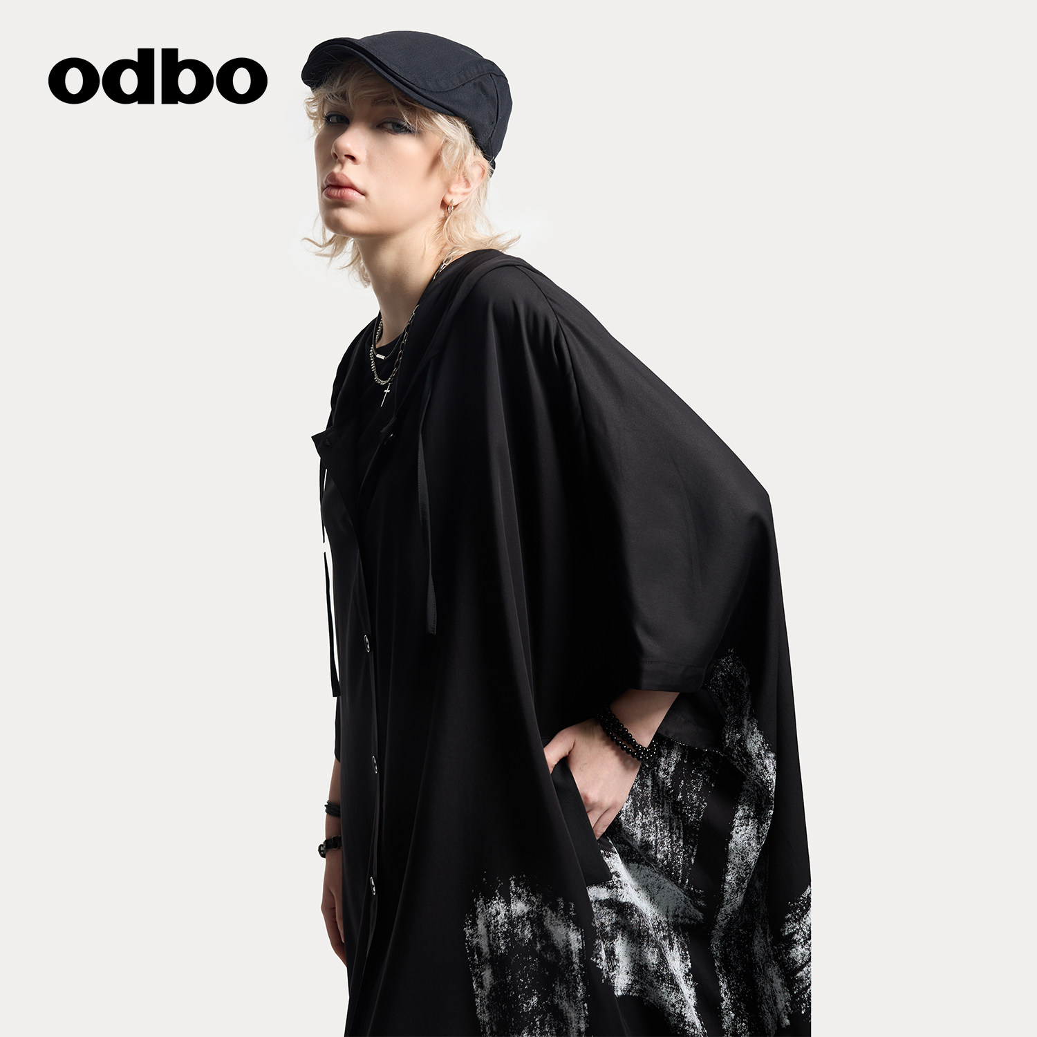 odbo/欧迪比欧斗篷外套女士时尚宽松上衣连帽外搭设计感原创小众