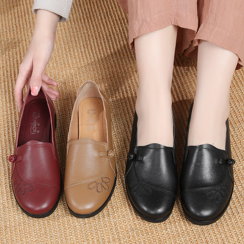 43特大号脚中年妈妈本命年酒红皮鞋低跟女士软牛皮单鞋闰月婚宴鞋