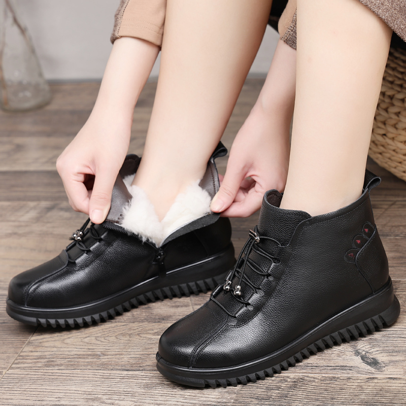 41加肥加大号妈妈棉鞋42大码真皮软底短靴冬款女靴中老年高帮皮鞋