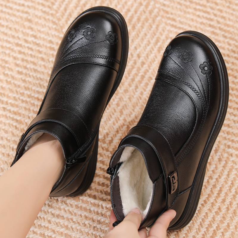 品牌大码中老年妈妈棉皮鞋时尚头层软牛皮短筒靴41宽脚大码女鞋42