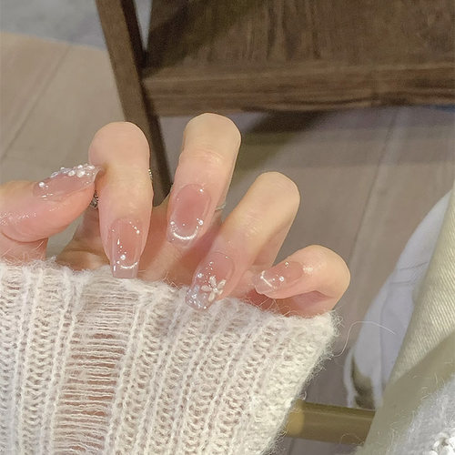 春夏氛围感立体樱花美甲纯欲腮红