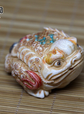 天然鹿角雕刻金蟾吊坠手把件彩色上色高密文玩把件