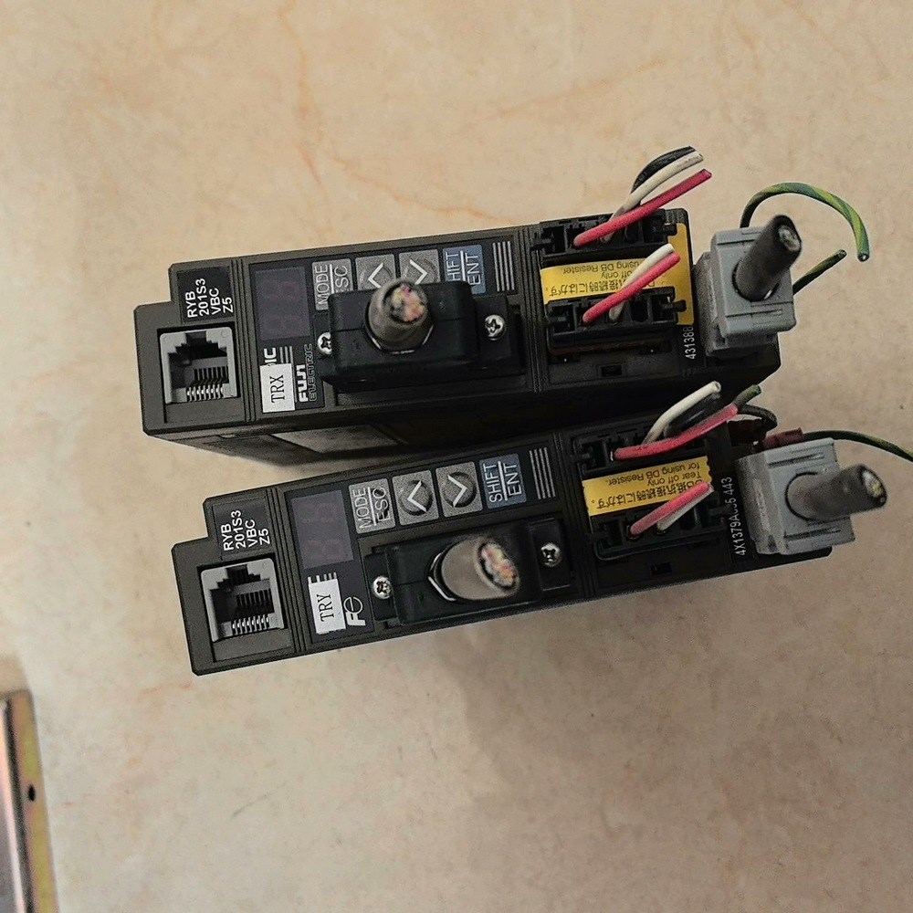 富士驱动器RYB201S3-VBC-Z5 包好 33 议价
