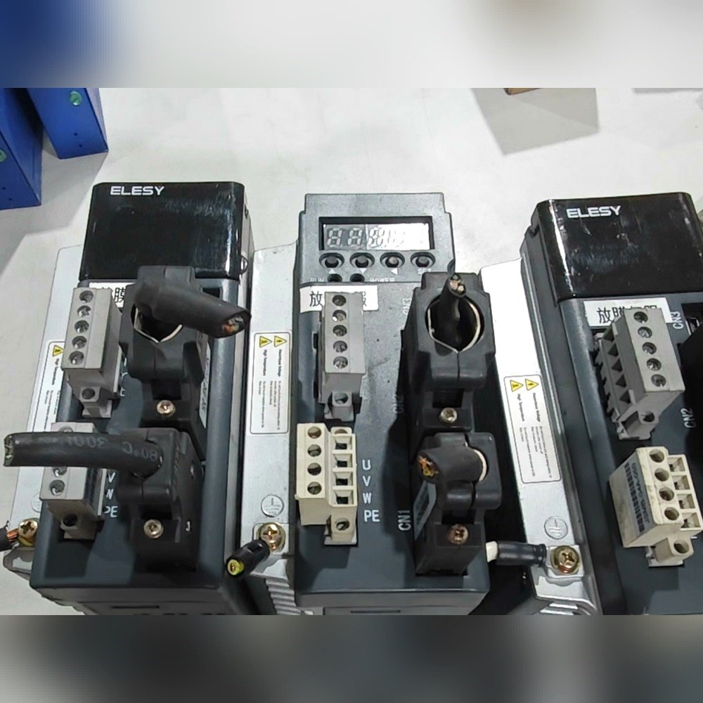 伊莱斯伺服驱动器ESDA-005AP 3个件(4) 议价