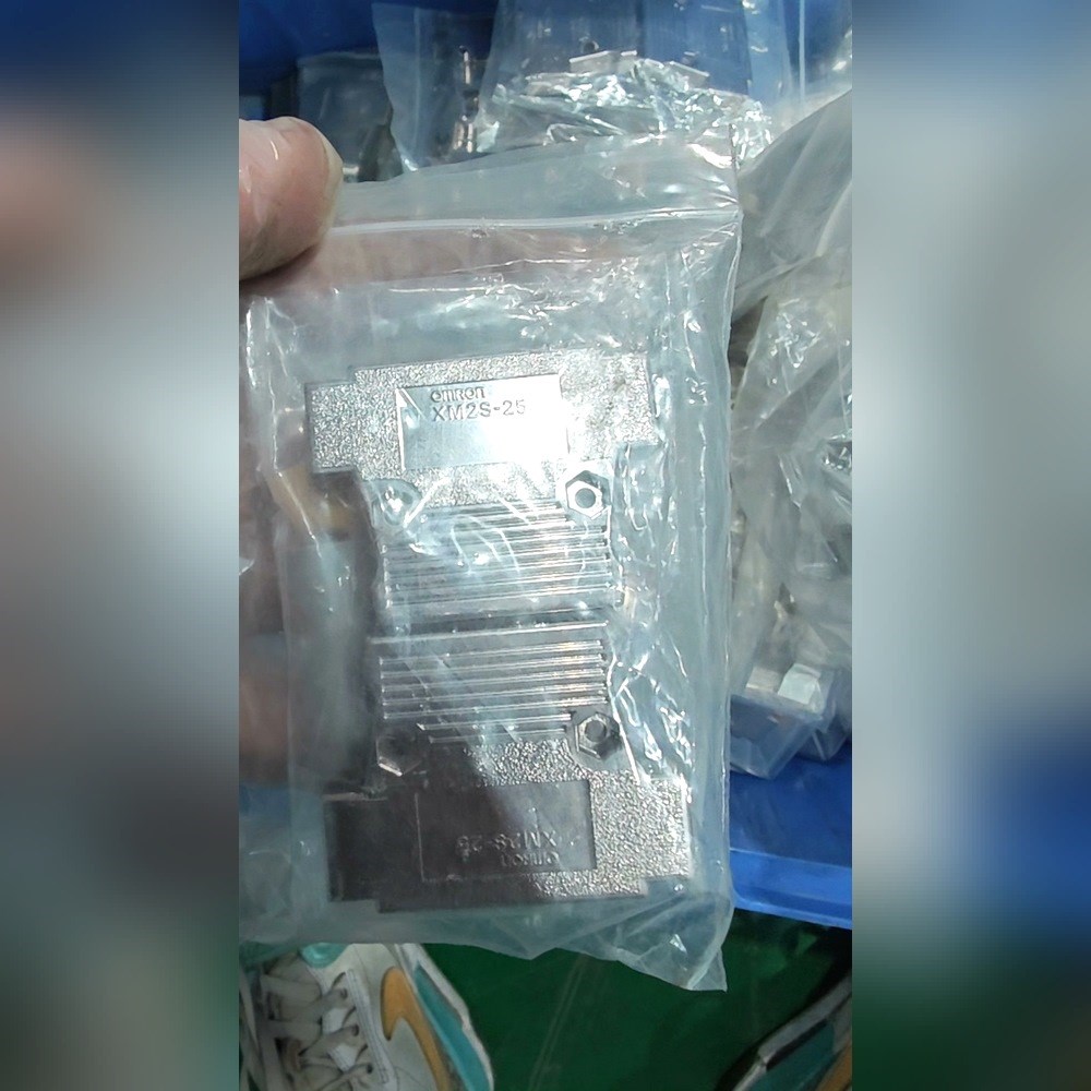 连接器XM2S-25大量现货便宜处理剩余95个 议价